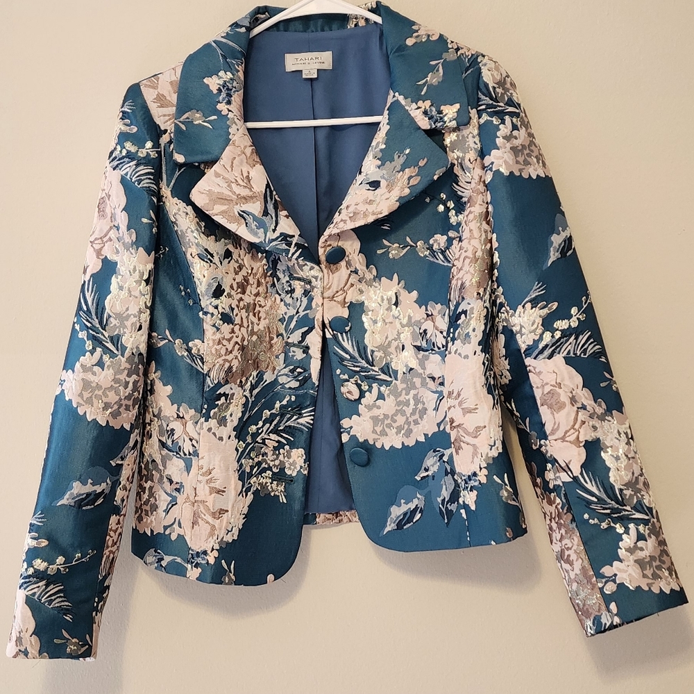 Tahari Vintage Style Suit 🩵